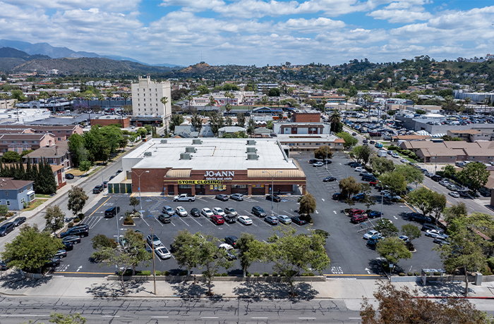 Vacant JoAnn Fabrics