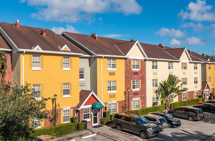 8079 NW 154th St, Miami Lakes, FL 33016