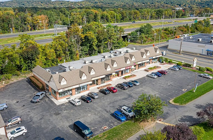 17 Farmington Ave, Plainville, CT 06062